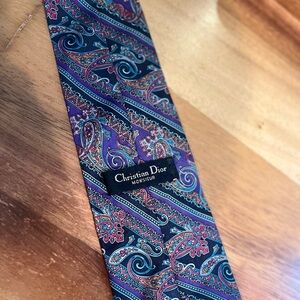 Christian Dior men’s purple and‎ blue paisley 100% silk VTG neck tie